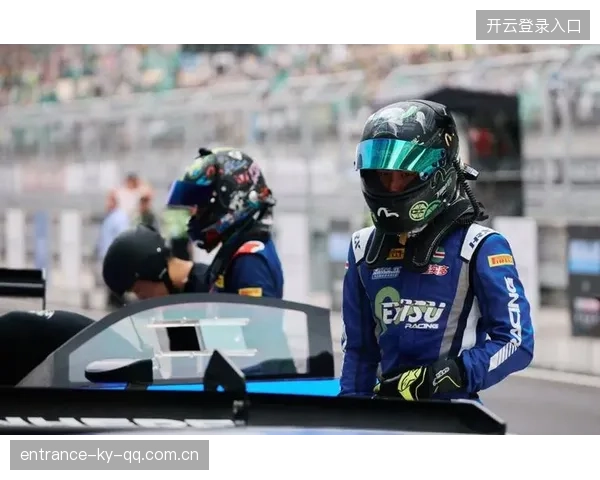 赛车锦标赛在排位赛中竞争激烈，多位新人展现潜力